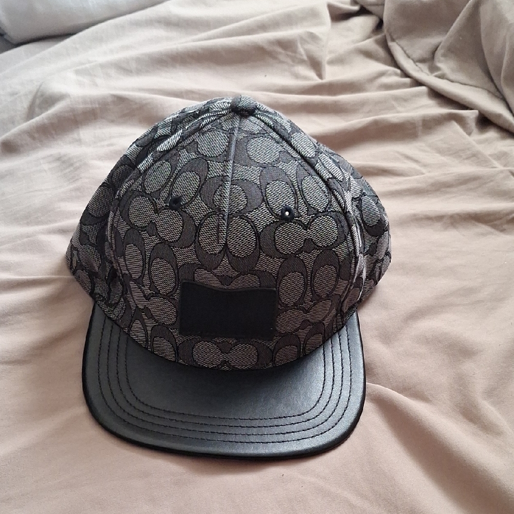 Stylish Black and Gray Patterned Coach Cap